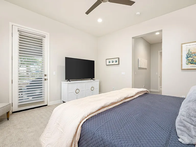 502 Retreat Cir — Photo 24