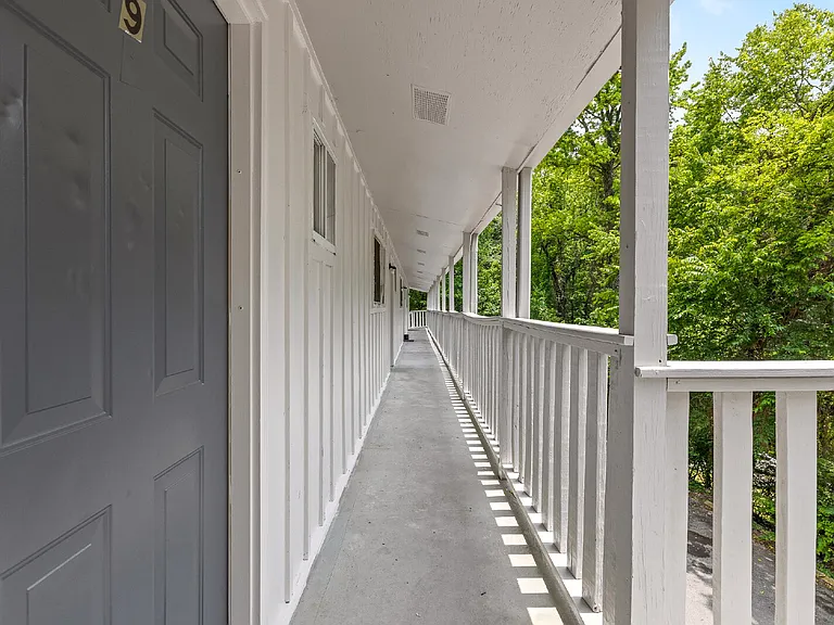 208 Valley View Ave #10 — Photo 10