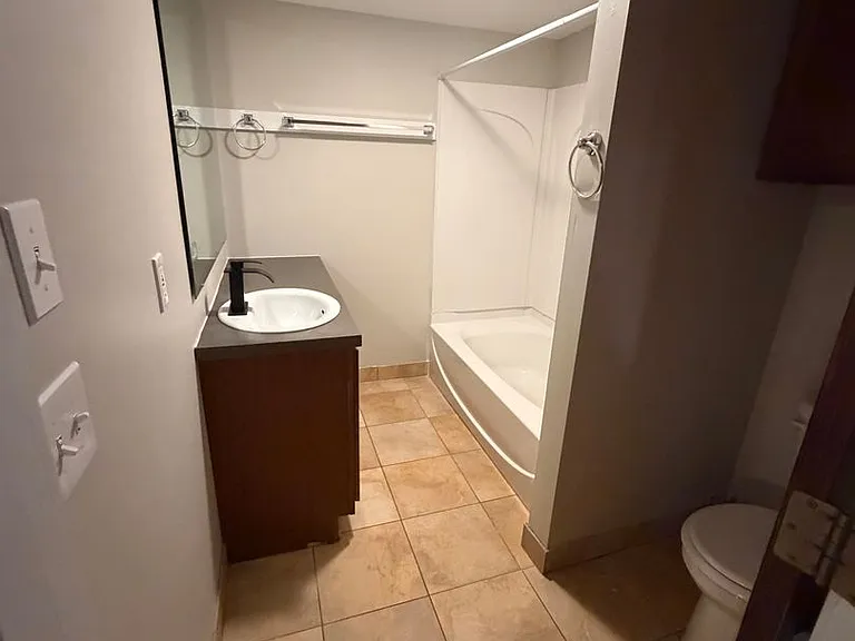 909-911 Connecticut — Photo 13