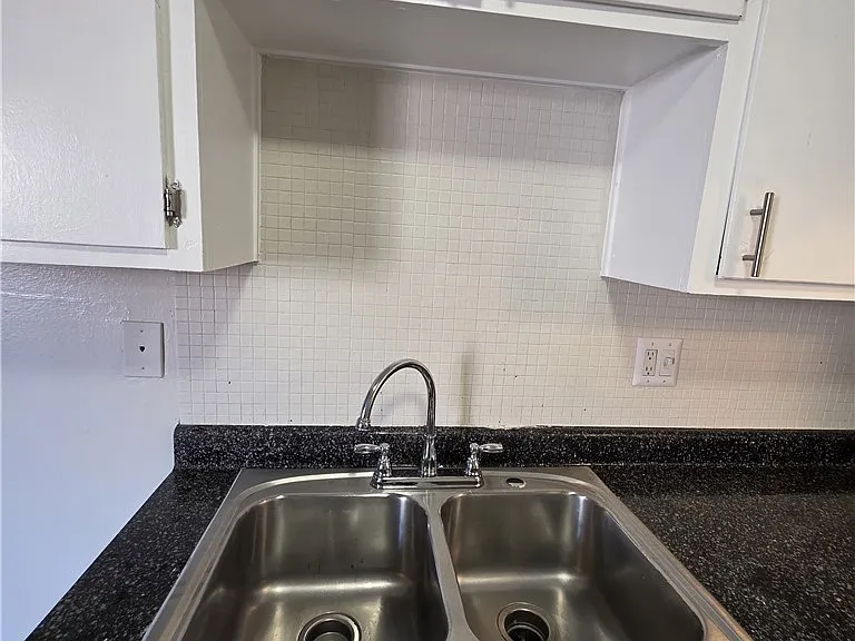 1075 E Desert Inn Rd #5 — Photo 10