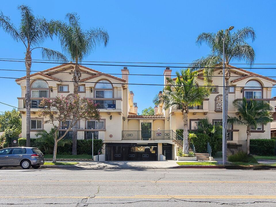 1st image of 13912 Oxnard St APT 6