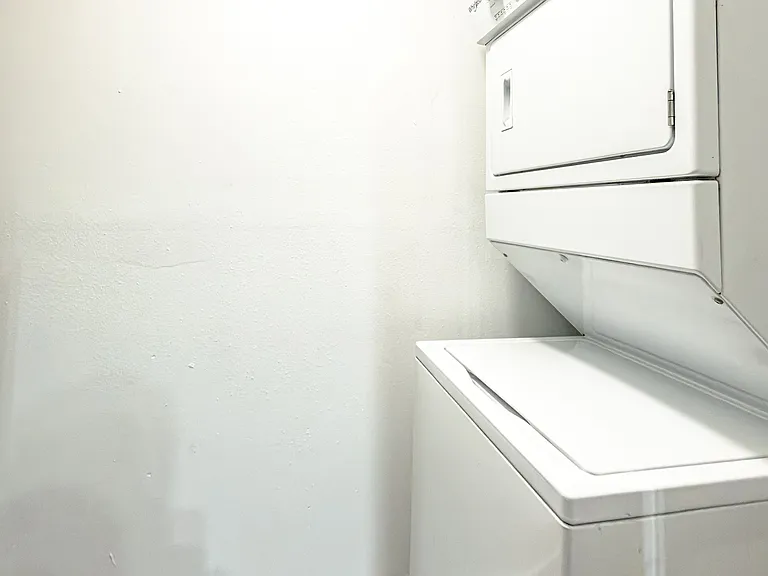 Mandarin Bay Apartments - In-Unit Washer & Dryer