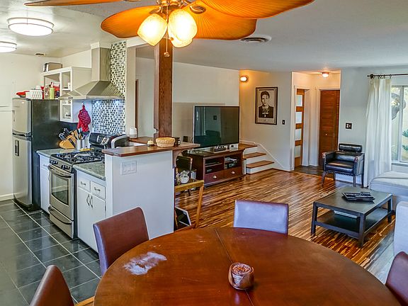 3rd image of 11138 Aqua Vista St APT 16