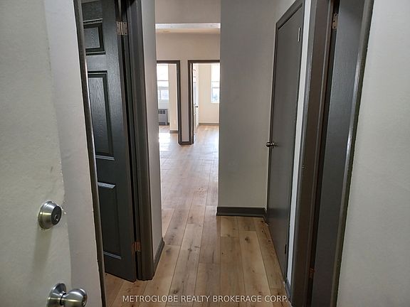 3rd image of 191 Lakeshore Rd E #11