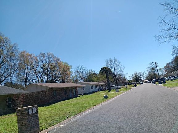 4th image of 24 Meadowlark Dr