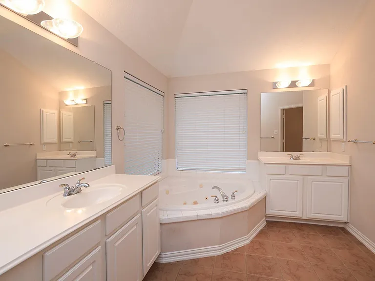 17222 Leeside Dr — Photo 20