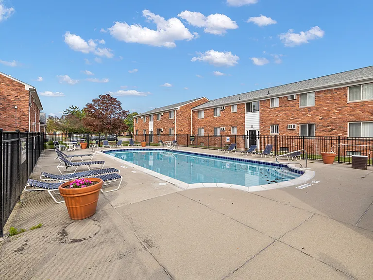 Cherry Hill Village Apartments - Dearborn Heights, MI — Photo 41