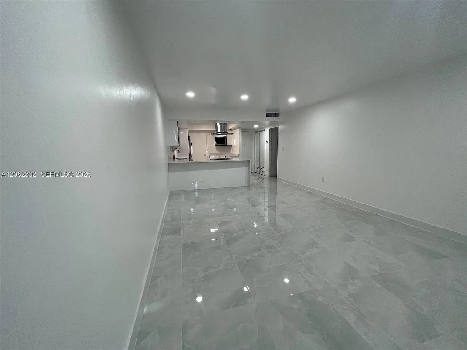 Buckley Towers Condo - Ea — Photo 2