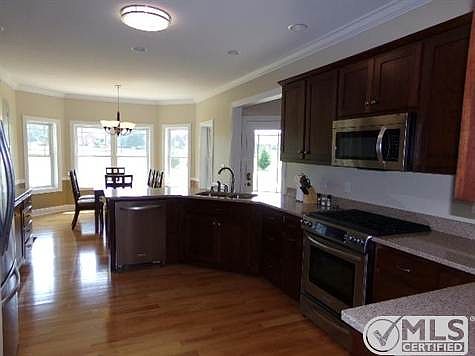 3rd image of 106 Bell Dr W