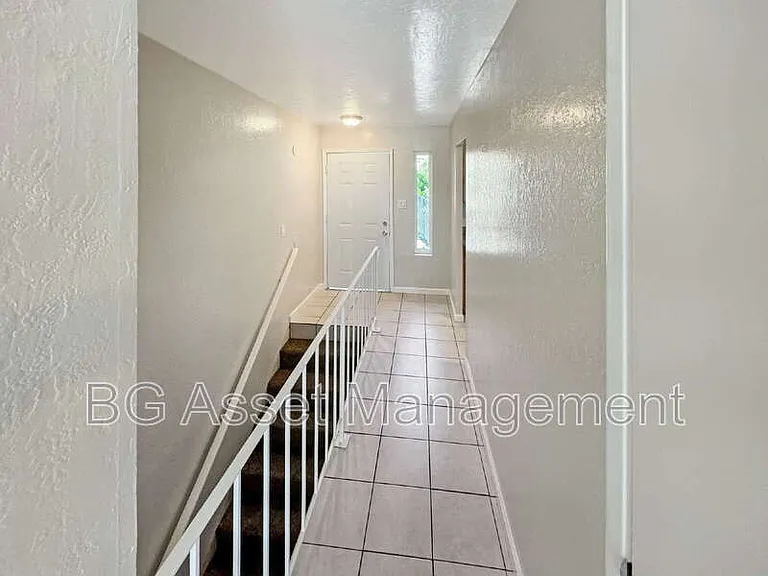 102 Avian Dr — Photo 5