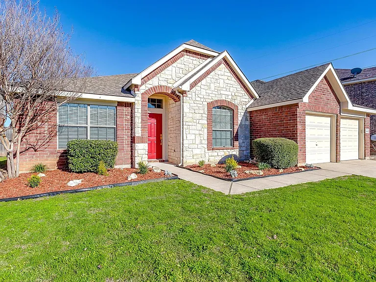 9508 Fox Hill Dr — Photo 2
