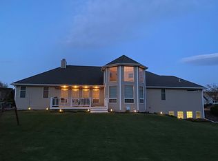 9407 Memory Ln, Neenah, WI 54956