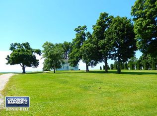 12890 Lee Rd, Hinckley, IL 60520