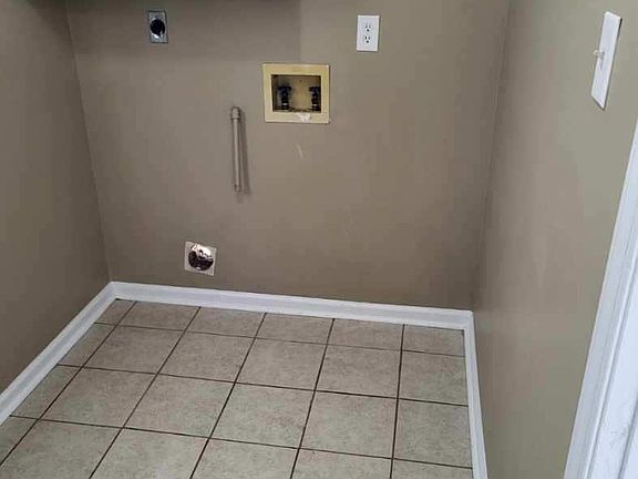 2nd image of 122 Park St