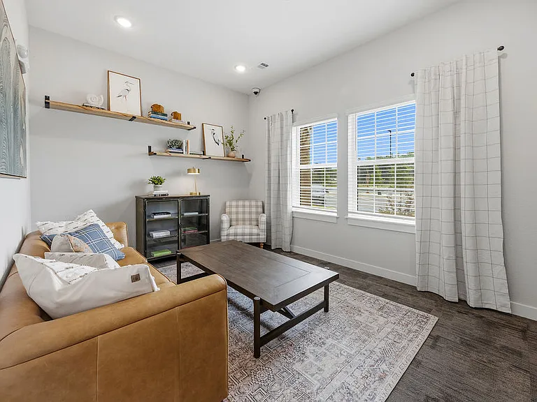 Zephyr Apartments — Photo 21