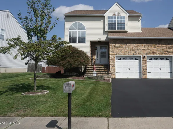 27 Hummingbird Court, Marlboro, NJ 07746
