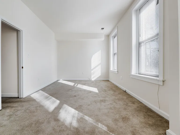 650 D St SE #1 — Photo 3