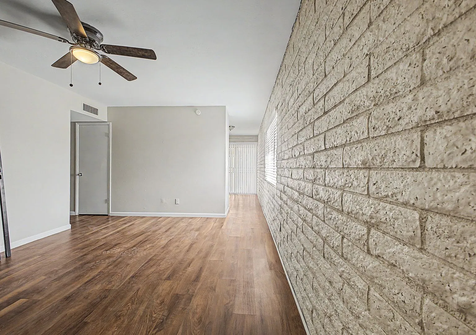 McClintock Dr. 1204 — Photo 4