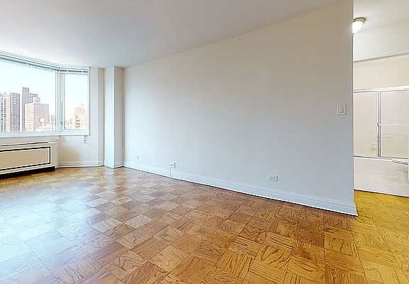 3rd image of 400 E 71st St APT 23I
