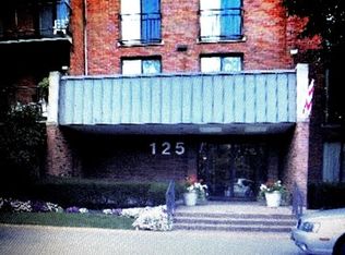 125 Acacia Cir APT 206E, Indian Head Park, IL 60525