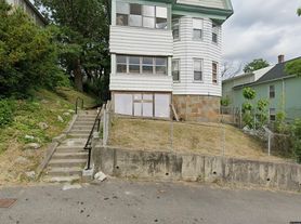 16 Everard St, Worcester, MA