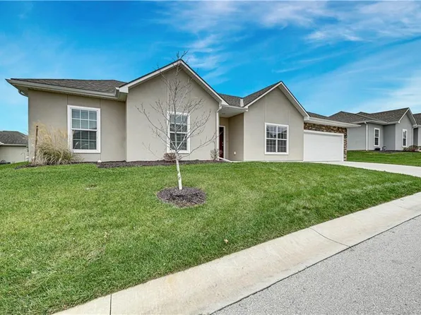1401 Villa Ln, Louisburg, KS 66053
