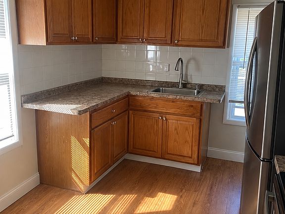 2nd image of 60 Lincoln St #2