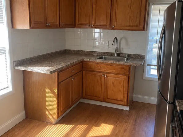 60 Lincoln St #2, Enfield, CT 06082