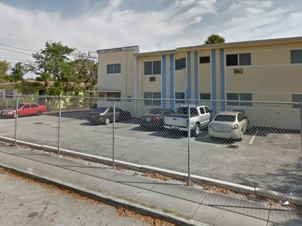 71 NW 76th St APT 18, Miami, FL 33150