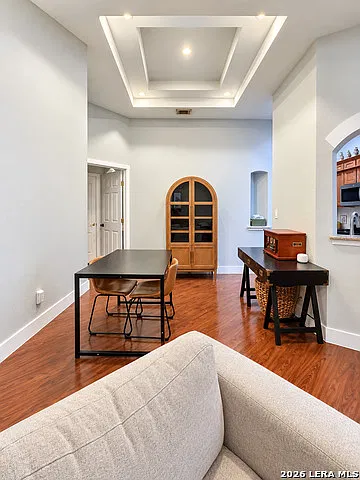 3 bed, 2.0 bath, 1372 sqft, $2,100 — Photo 3