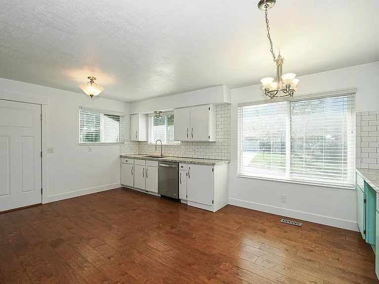 9062 S Daybreak Dr — Photo 3