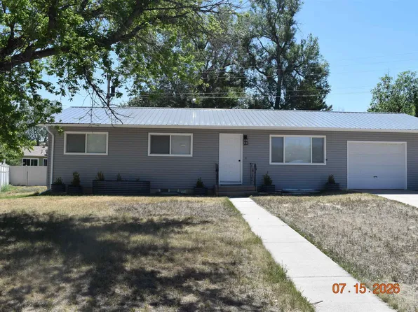 12 Lakota Ct, Glenrock, WY 82637