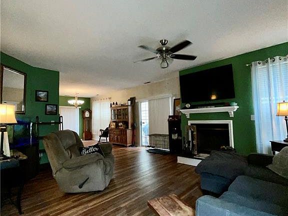4th image of 4814 Haymarket Dr
