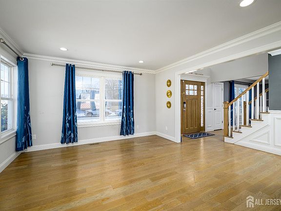 4th image of 111 Remsen Ave