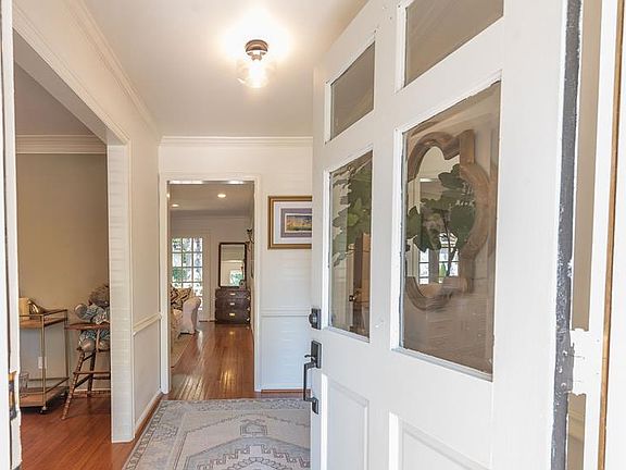 3rd image of 1907 Briarpark Dr