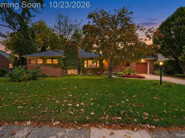 3930 Parkview Dr, Royal Oak, MI 48073