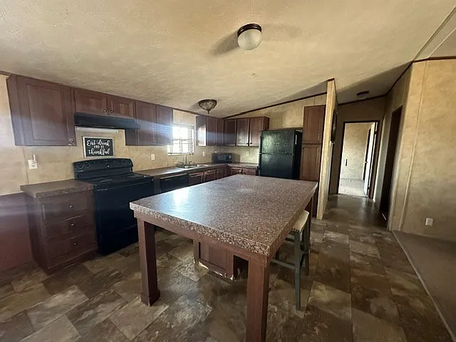 1715 N Clendenen Ave — Photo 9