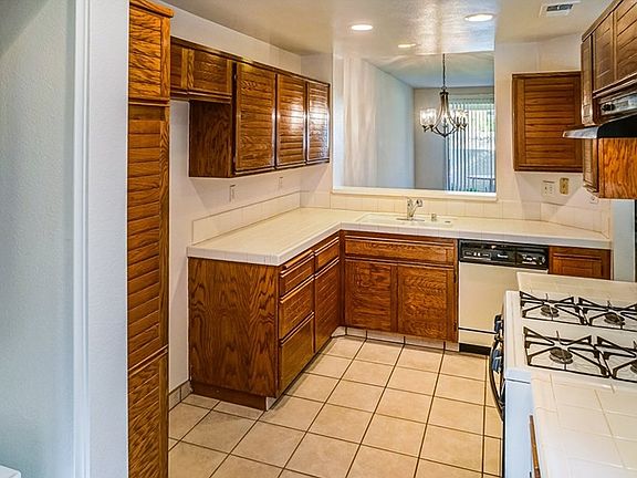 5th image of 23924 Arroyo Park Dr Unit 126