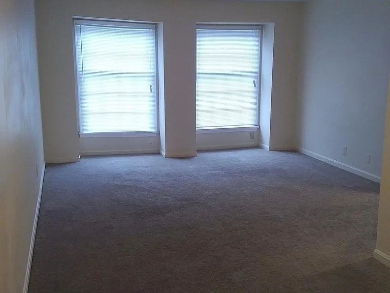 1418 Willow Ave — Photo 1