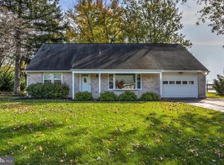 6068 Sundra Cir, East Petersburg, PA 17520
