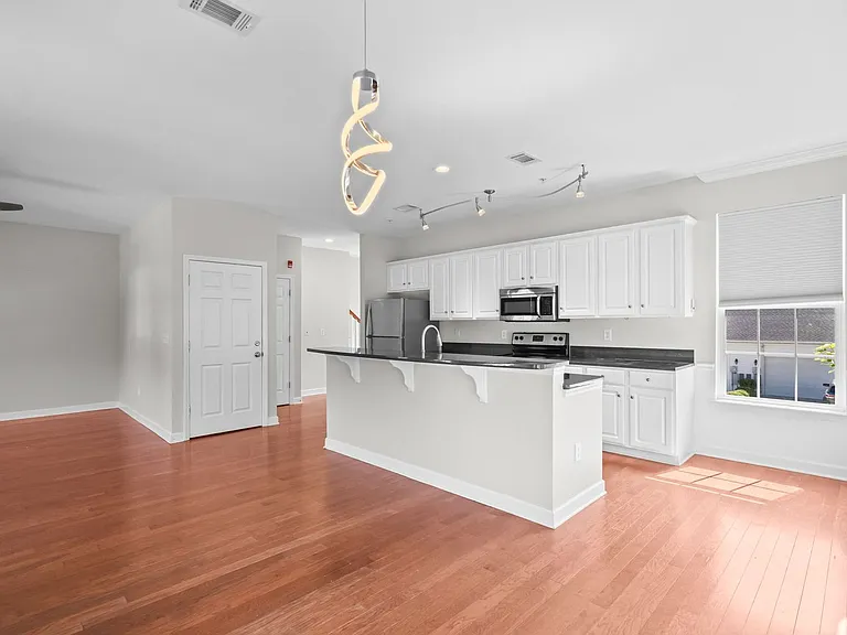 2798 Howard Ave #G — Photo 12