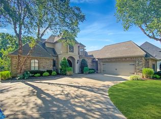 2957 N Acadiana Ct, Fayetteville, AR 72703