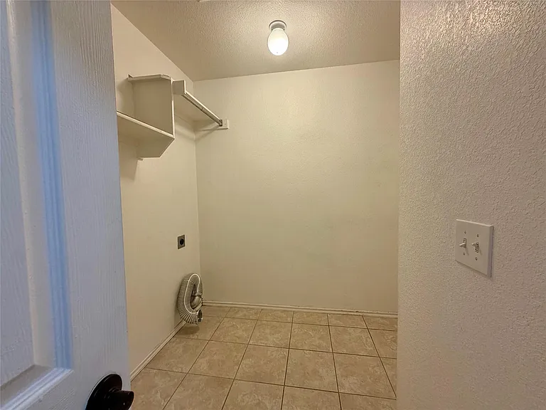 804 Tapestry Cv — Photo 26