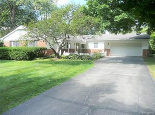 5880 Burnham Rd, Bloomfield Hills, MI 48302
