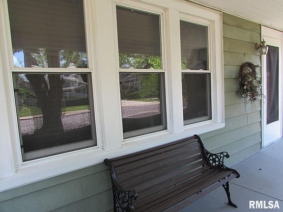 3rd image of 1923 W Ayres Ave