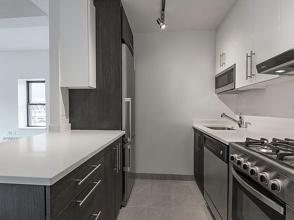 3rd image of 360 W 34th St APT 9A