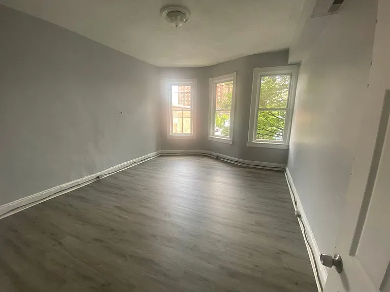 2572 McCulloh St — Photo 9