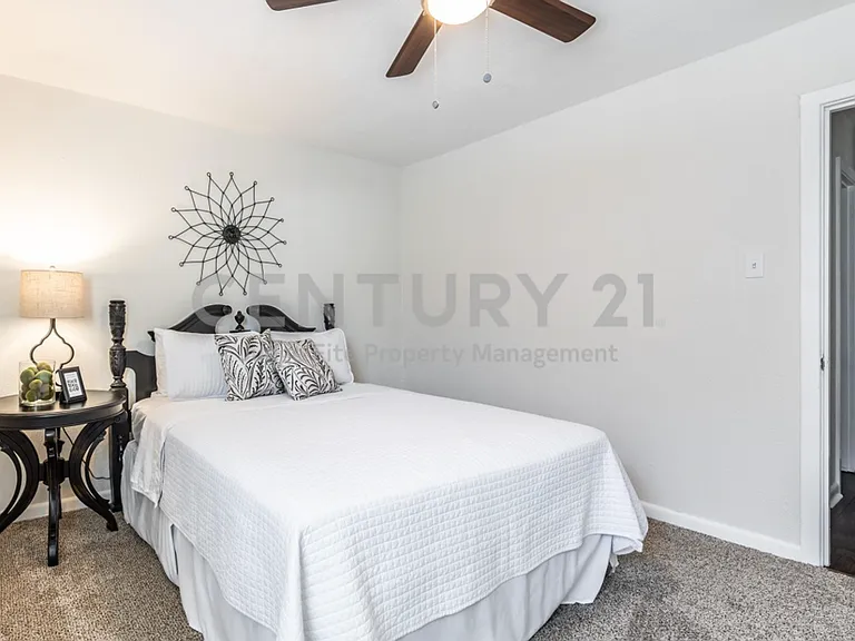 2134 Fenwick Dr — Photo 12