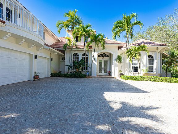 3rd image of 2695 Greenbriar Boulevard