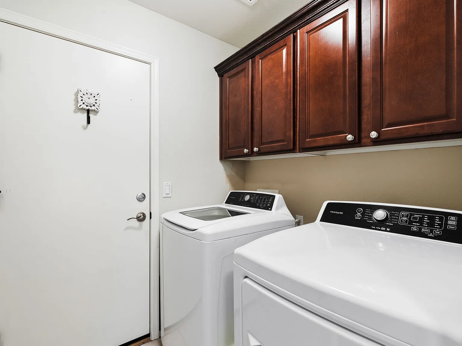 3 bed, 1284 sqft, $2,400 — Photo 3